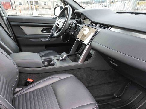 Used 2024 Land Rover Discovery Sport Dynamic SE image 17