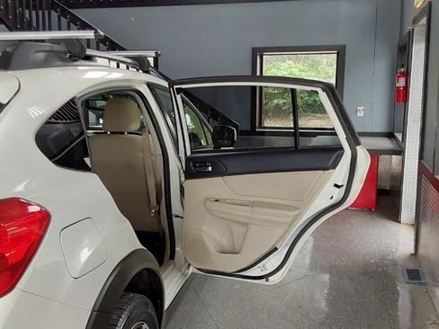 Used 2014 Subaru Crosstrek 2.0i Premium w/ Moonroof Package AWD/4WD image 17