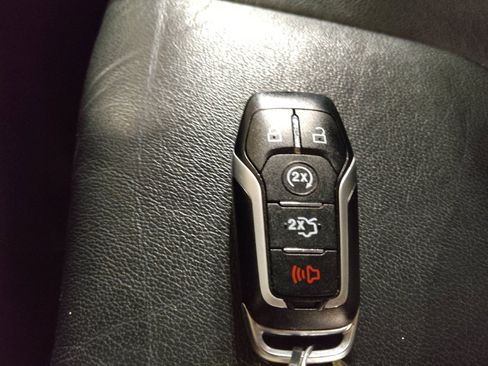 Used 2020 Ford Edge Titanium FWD image 32