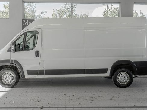 Used 2025 RAM ProMaster 2500 w/ Convenience Group FWD image 2