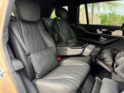 Used 2024 Mercedes-Benz Maybach GLS 600 4MATIC image 44