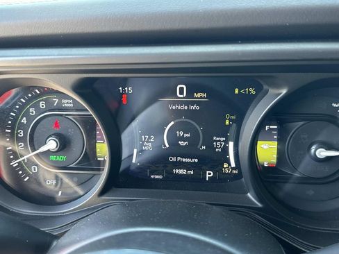 Used 2025 Jeep Wrangler Unlimited Sahara AWD/4WD image 27