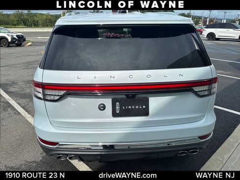 Certified 2025 Lincoln Aviator AWD image 5