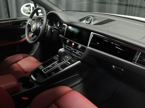 New 2026 Porsche Macan AWD/4WD image 28