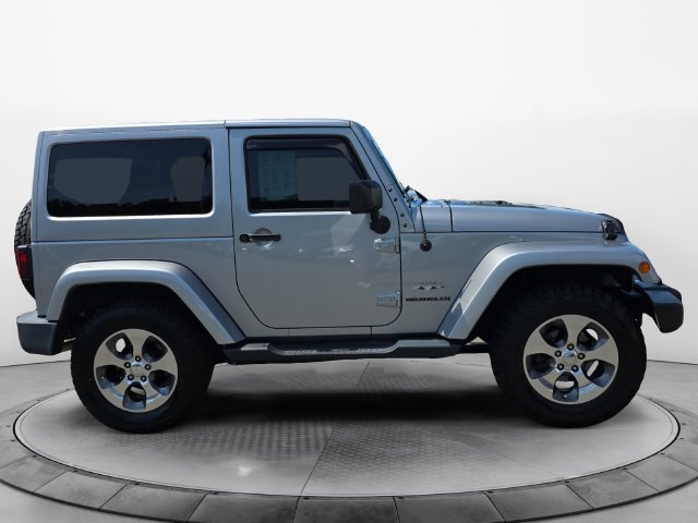 Used 2017 Jeep Wrangler Sahara w/ Connectivity Group AWD/4WD image 6