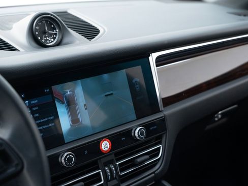 Certified 2025 Porsche Macan image 25