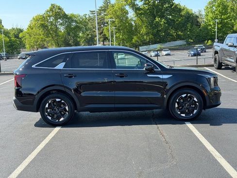 Used 2025 Kia Sorento S w/ Panoramic Sunroof Package FWD image 2