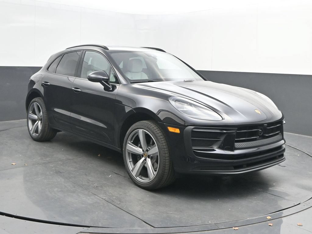 Certified 2026 Porsche Macan AWD/4WD image 9