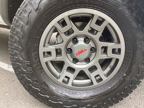 Certified 2022 Toyota Tacoma TRD Off-Road AWD/4WD image 5