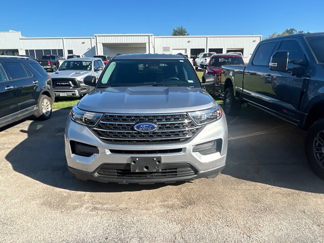 Used 2023 Ford Explorer XLT RWD image 2