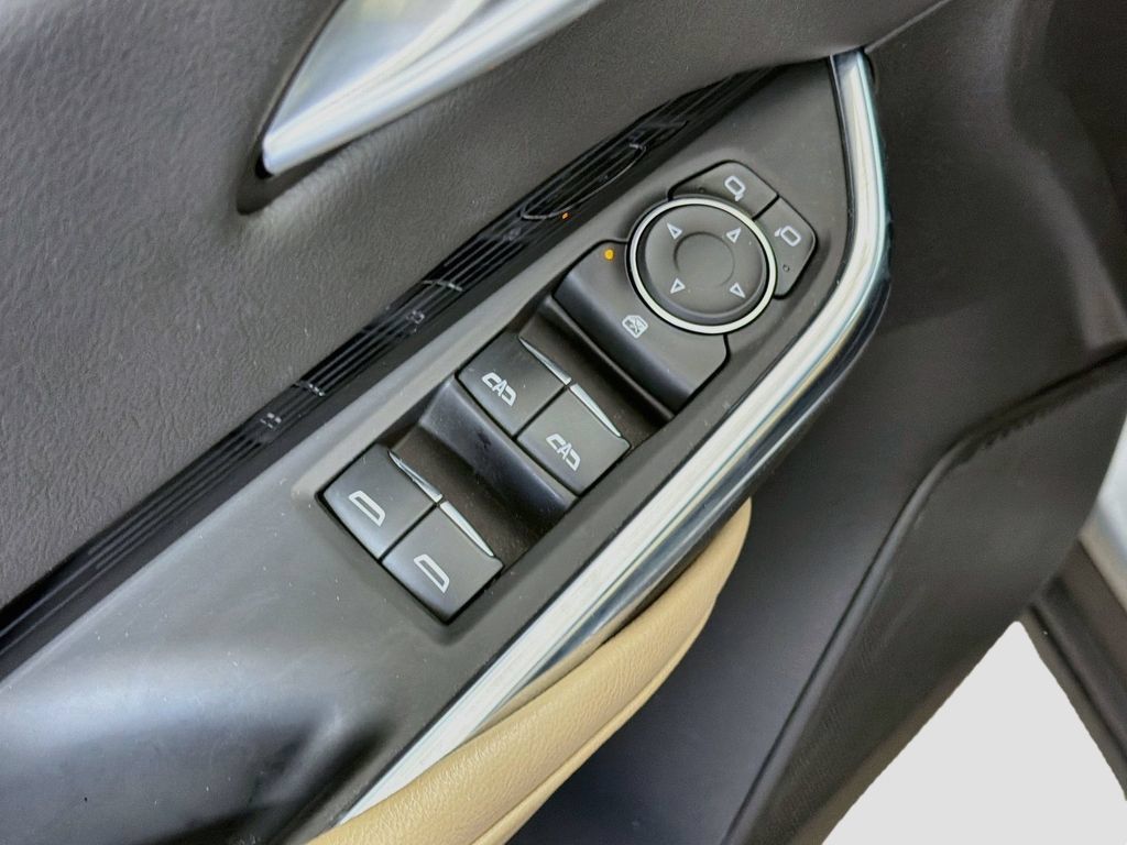 Used 2024 Cadillac XT4 Luxury AWD/4WD image 19