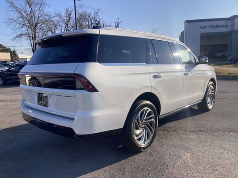 New 2025 Lincoln Navigator Reserve AWD/4WD image 3
