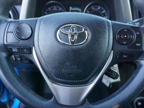 Used 2018 Toyota RAV4 LE image 8