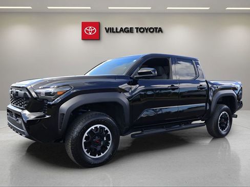 Certified 2025 Toyota Tacoma TRD Off-Road AWD/4WD image 1