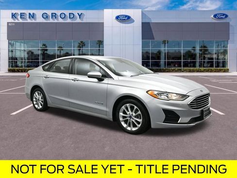 Certified 2019 Ford Fusion SE FWD image 1