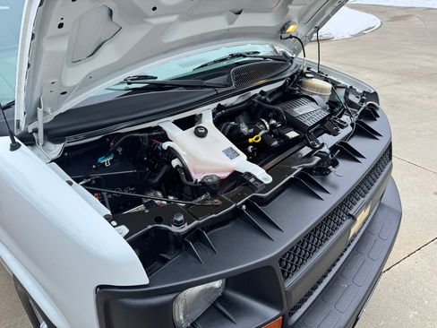 Used 2015 Chevrolet Express 2500 LS image 29