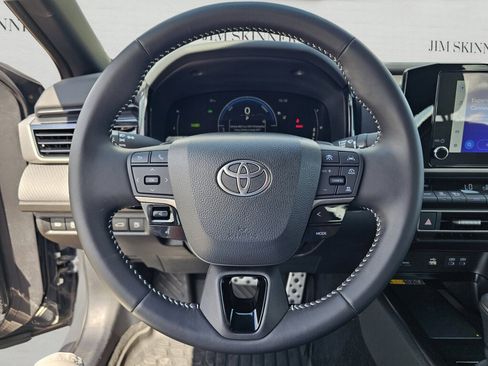 Used 2025 Toyota Camry SE w/ Convenience Package FWD image 21