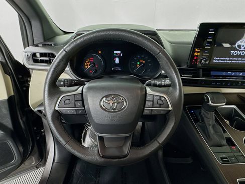Certified 2024 Toyota Sienna XLE FWD image 13