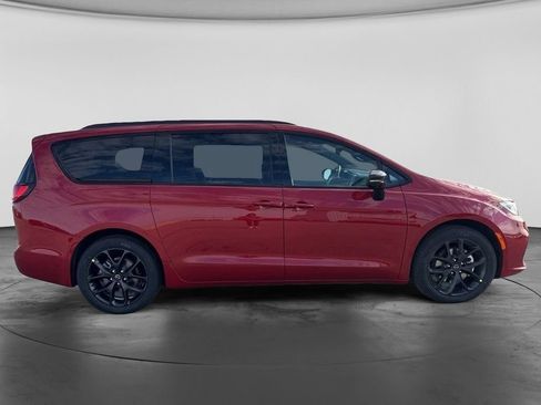 New 2026 Chrysler Pacifica Select w/ S Appearance Package FWD image 13
