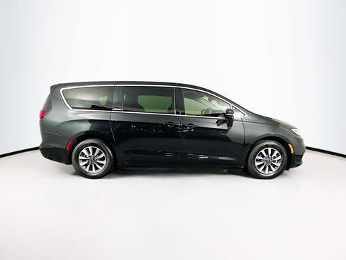Used 2023 Chrysler Pacifica Touring-L FWD image 10