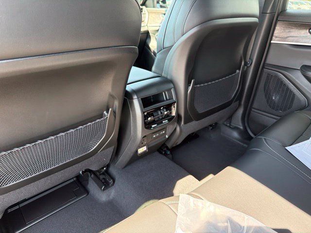 New 2026 Jeep Grand Cherokee Altitude AWD/4WD image 10