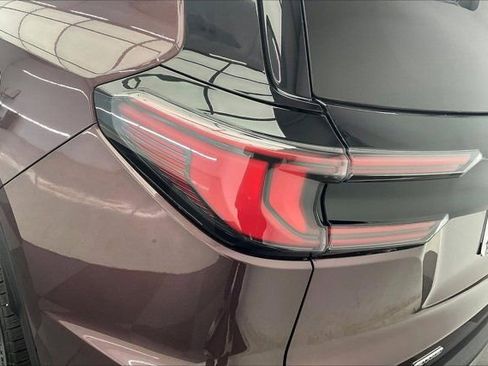 Used 2024 GMC Acadia Elevation w/ Luxury Package AWD/4WD image 29