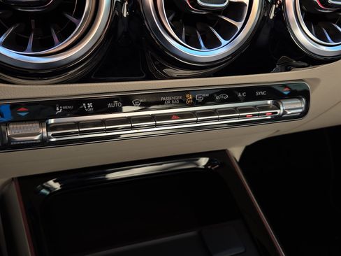 Used 2023 Mercedes-Benz GLA 250 w/ Premium Package image 27