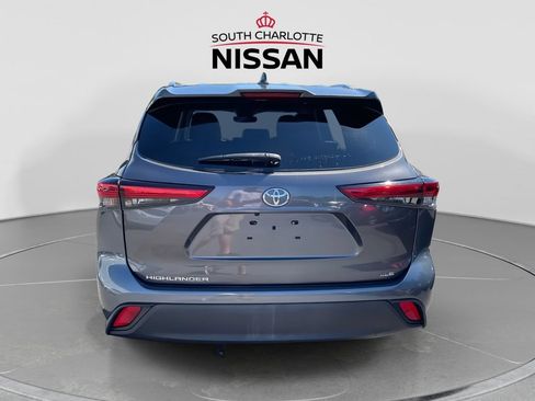 Used 2021 Toyota Highlander XLE FWD image 5