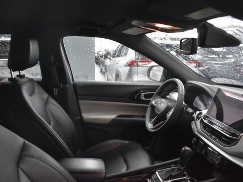 Used 2025 Jeep Compass Limited image 17