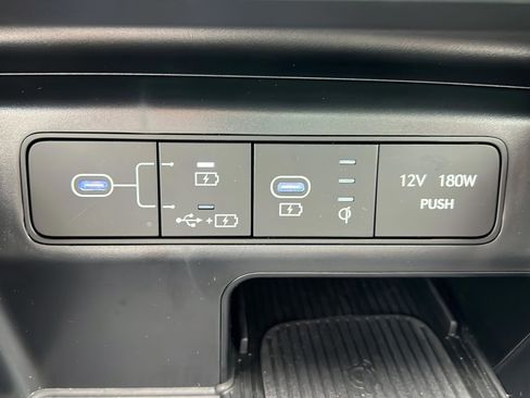Certified 2025 Hyundai Santa Cruz Limited AWD/4WD image 22