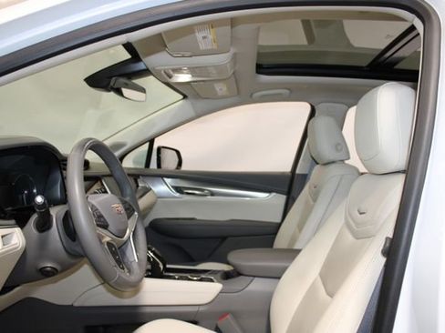 Certified 2023 Cadillac XT5 Premium Luxury AWD/4WD image 9