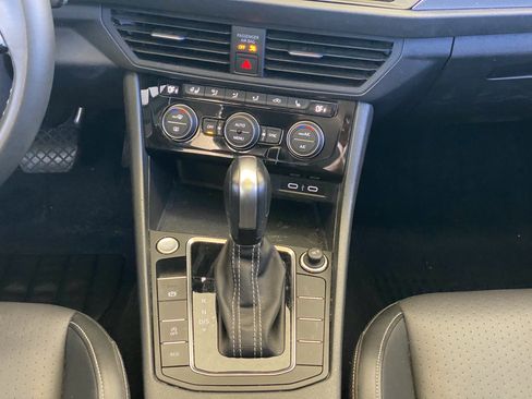 Used 2021 Volkswagen Jetta SE FWD image 8