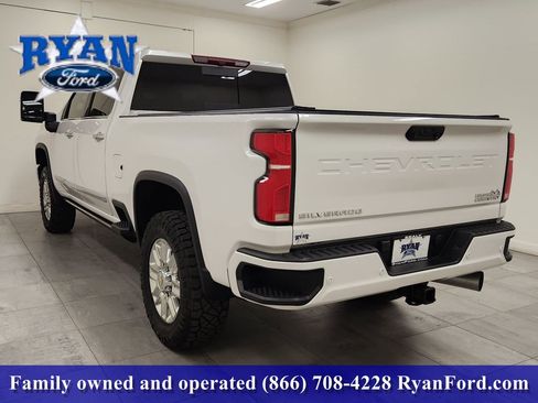 Used 2025 Chevrolet Silverado 2500 High Country AWD/4WD image 3
