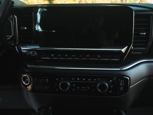 Used 2024 Chevrolet Silverado 2500 LTZ w/ LTZ Convenience Package image 23