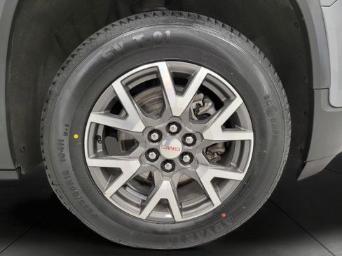 Used 2023 GMC Acadia SLE w/ Driver Convenience Package image 4