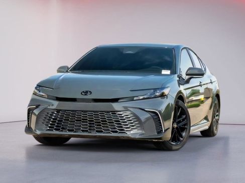 Used 2026 Toyota Camry SE FWD image 1