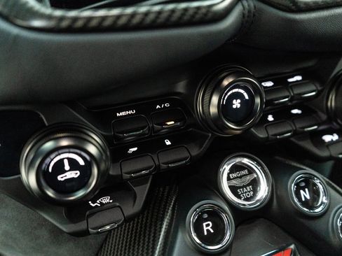Used 2023 Aston Martin V8 Vantage Coupe RWD image 74
