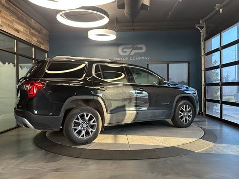 Used 2023 GMC Acadia SLT AWD/4WD image 3