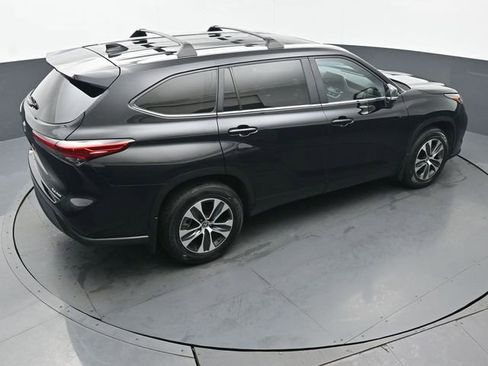 Certified 2023 Toyota Highlander XLE image 47