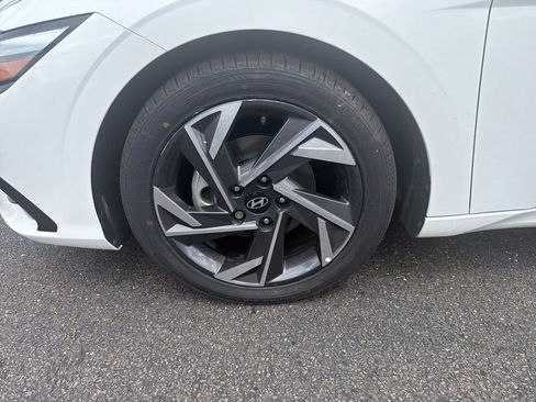 Used 2024 Hyundai Elantra Limited FWD image 9