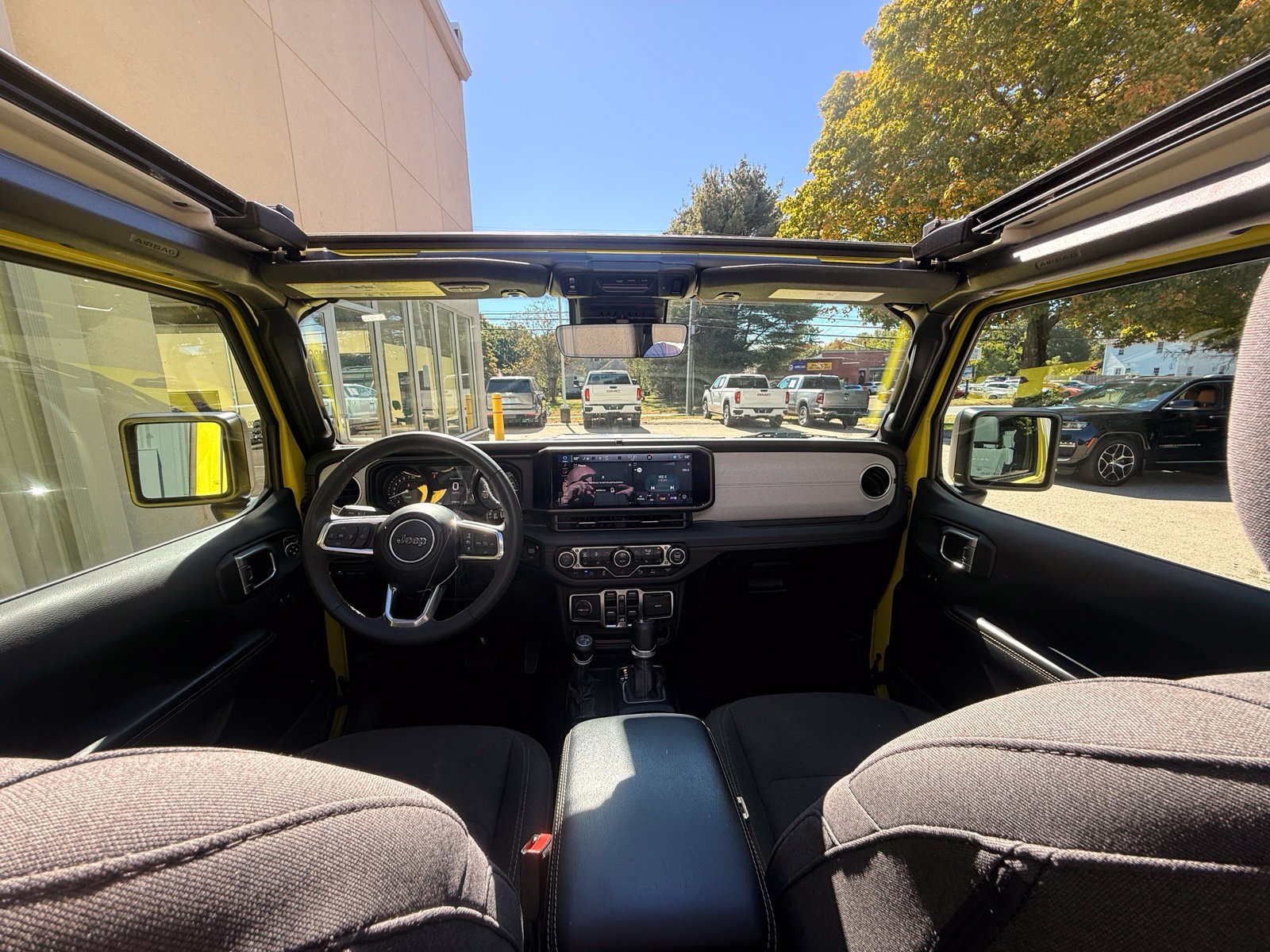 Used 2024 Jeep Wrangler Unlimited Sahara w/ Technology Group AWD/4WD image 18