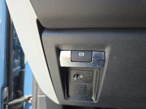 Certified 2025 Land Rover Defender 90 X-Dynamic SE AWD/4WD image 26