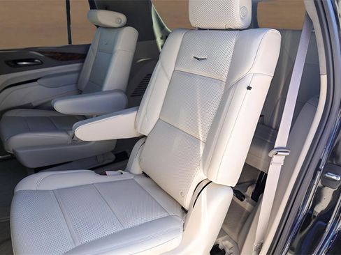 Certified 2024 Cadillac Escalade Premium Luxury Platinum w/ Heavy-Duty Trailer Package image 17