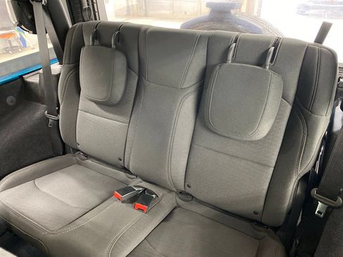 Used 2019 Jeep Wrangler Sport AWD/4WD image 26