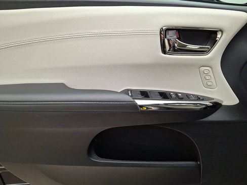 Certified 2017 Toyota Avalon XLE Premium image 10