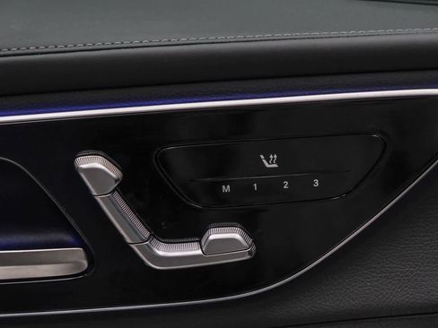 Used 2023 Mercedes-Benz GLC 300 4MATIC w/ AMG Line image 19