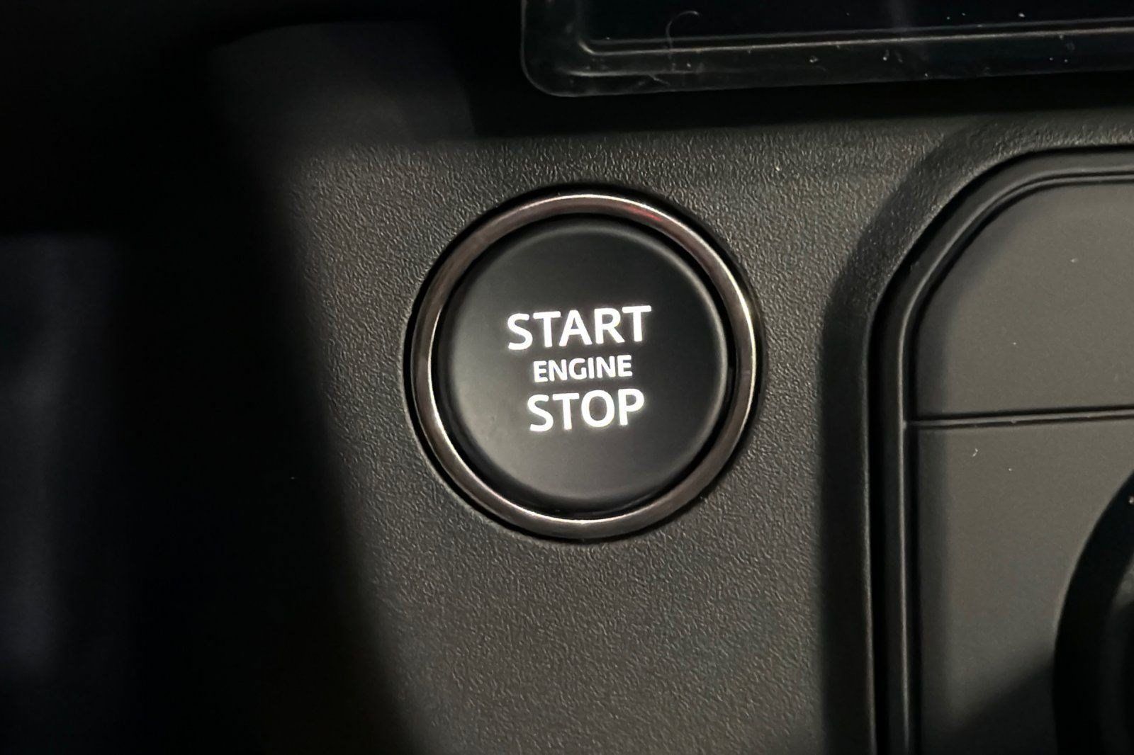 New 2026 Land Rover Defender 130 X-Dynamic SE AWD/4WD image 14