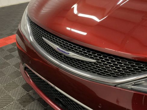 Used 2019 Chrysler Pacifica Limited w/ Advanced Safetytec Group image 8