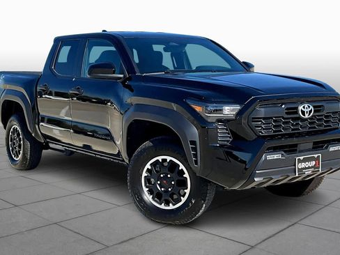 Used 2024 Toyota Tacoma TRD Off-Road image 2