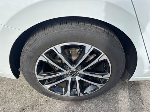 Used 2025 Volkswagen Jetta Sport image 31